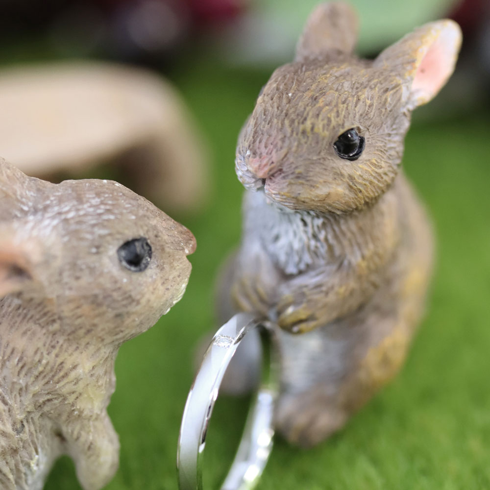 インセンブレの結婚指輪　ウサギがモチーフ