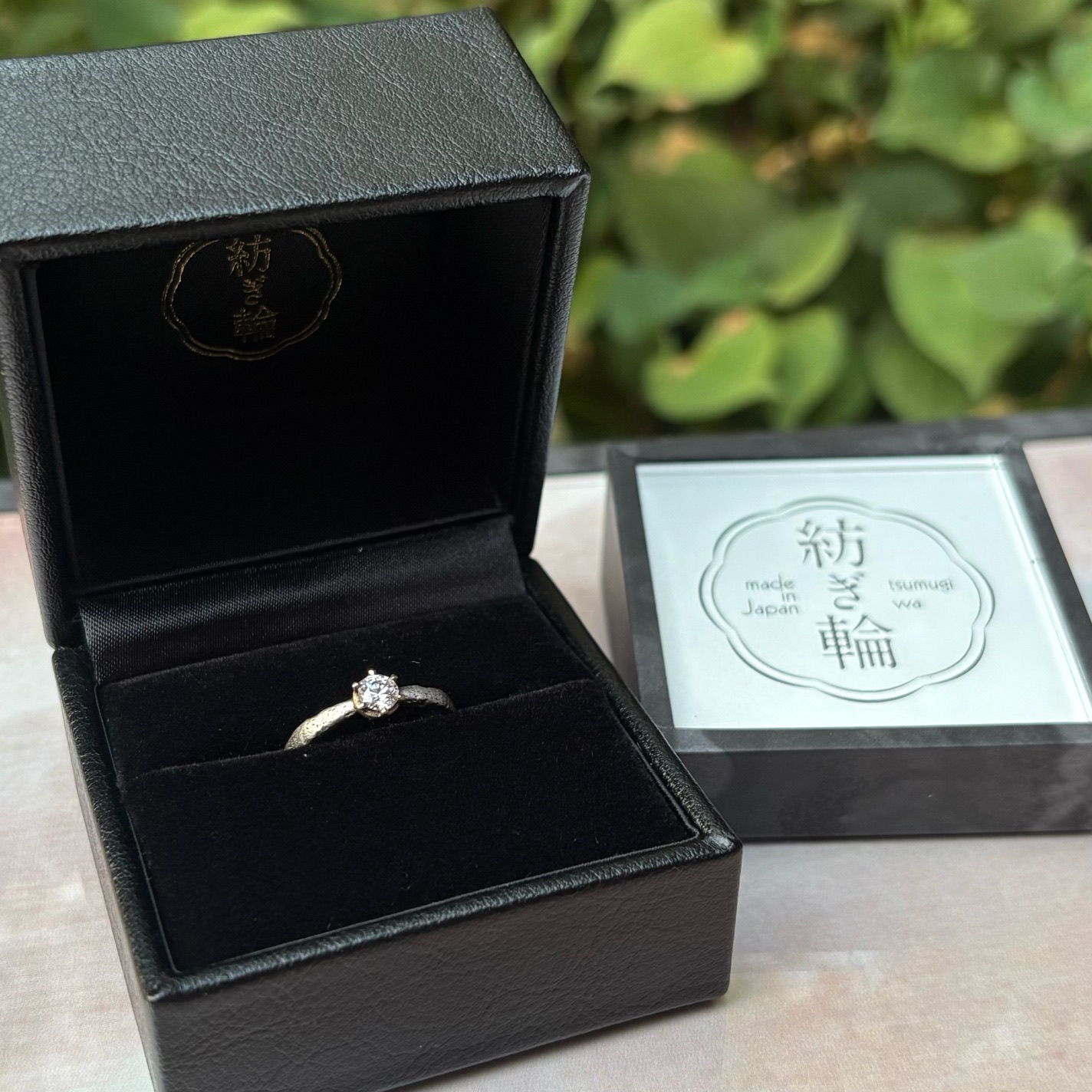 紡ぎ輪「記憶」の婚約指輪。