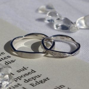 フレア結婚指輪