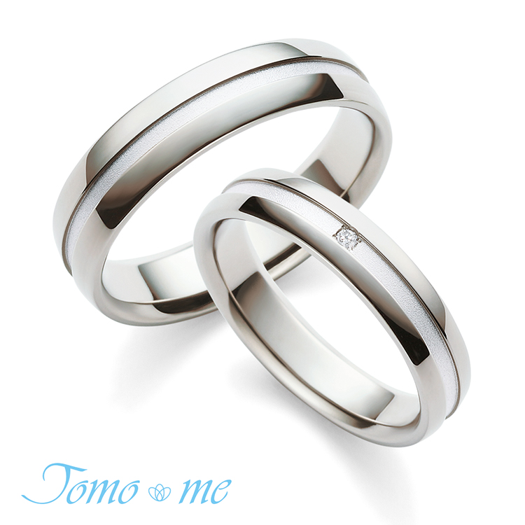Tomo me（トモミ）michi（みち）の結婚指輪｜幅広デザインと中央のライン、一石のダイヤモンドが特徴のマリッジリング